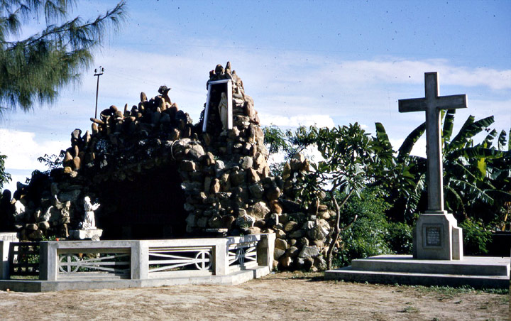 PHAN_RANG_CHURCH.jpg